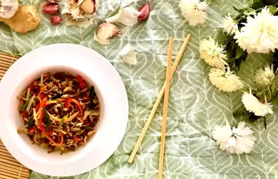 Mleté vepřové maso restované se zázvorem a česnekem