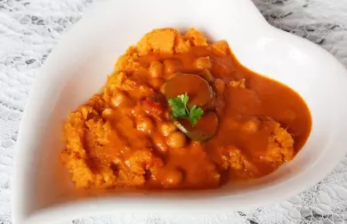 Srdiečkové vegan cícerovo - cuketové kari na rozmačkaných batátoch