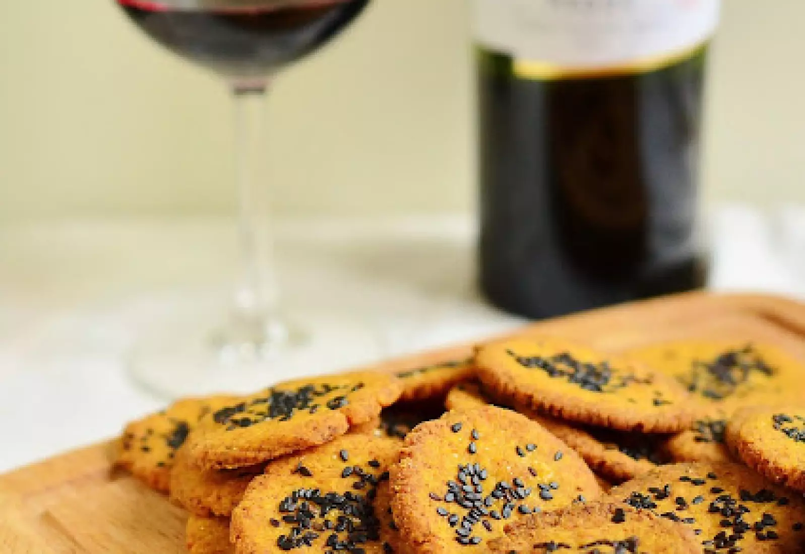 BEZLEPKOVÉ DÝŇOVÉ SUŠENKY S ČERNÝM SEZAMEM