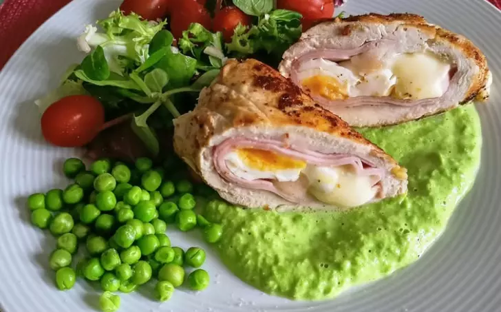 Kuřecí prsa plněná + hrášek