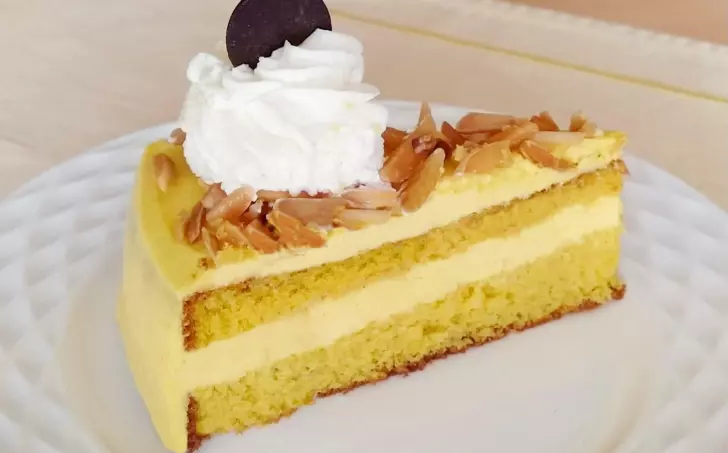 Mandlový dort s vanilkovo-rumovým krémem - LC