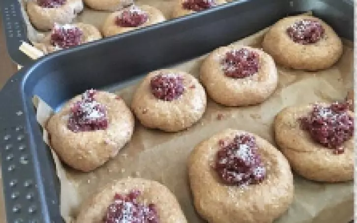 Celozrnné koláčky s  jablíčky  a datlemi