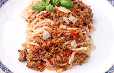 Ragú z mletého hovězího masa a konjakové těstoviny