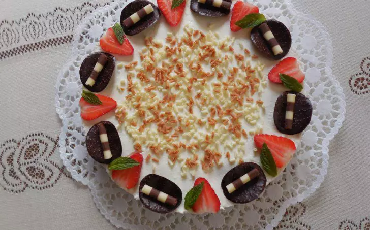 Nepečený jahodový dort