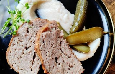 Sekaná a květákovo-parmazánová kaše