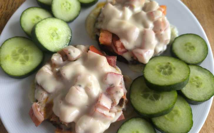 Zapečený LC chléb s rajčaty a okurkou