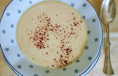 Krémová květáková polévka se smetanou