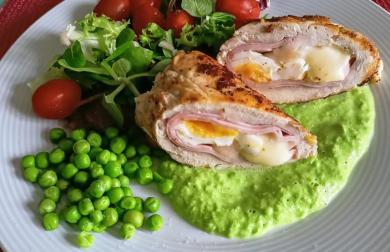 Kuřecí prsa plněná + hrášek