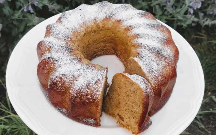 Banánová bábovka s ořechy