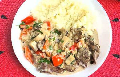 Kuřecí játra na smetaně s květákovou rýží