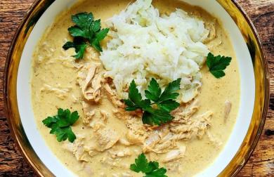 Kuřecí stehna na kari s dušenou kedlubnou