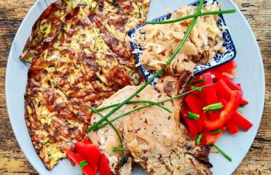 Vepřová pečeně, cukeťák a zelí s křenem