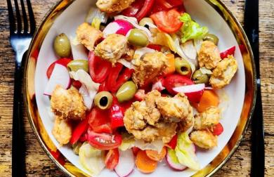 Kuřecí na hořčici a zeleninový salát