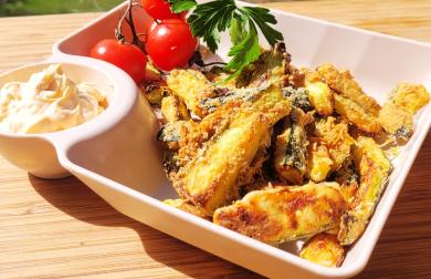 CUKETOVÉ HRANOLKY S DIPEM