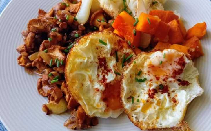 Lišky na špeku, pečená dýně s květákem a volská oka