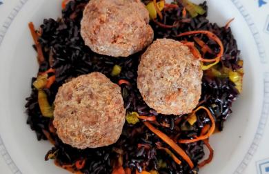 Černá rýže se zeleninou