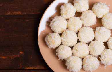 Kokosové kuličky (vegan raffaello)