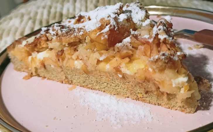 Koláč s tvarohem a jablky