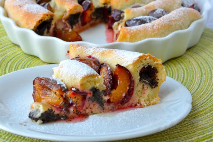 Švestkový kynutý koláč s mákem