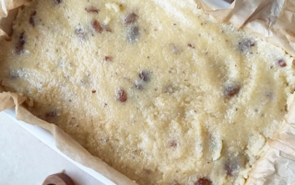 Topping na 1. polovinu:
     1) banán nakrájíme na kolečka, která vyskládáme na polentu