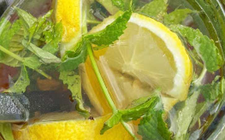 Mátový ledový čaj