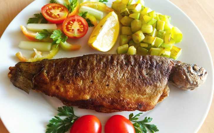 Pstruh na másle a restovaná cuketa - LC