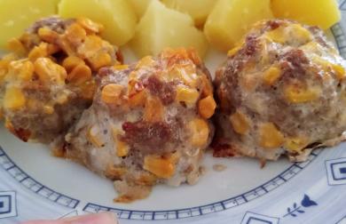 Masové koule s kukuřicí