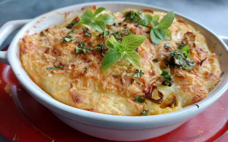 Zapečená bramborová kaše s mletým masem a sýrem