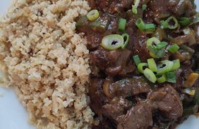 Kuřecí játra s květákovou rýží