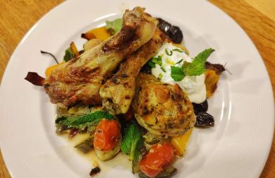 Řecké kuře s pečenou zeleninou z jednoho plechu