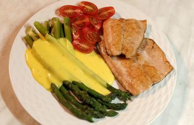 Losos, chřest a holandská omáčka - LC