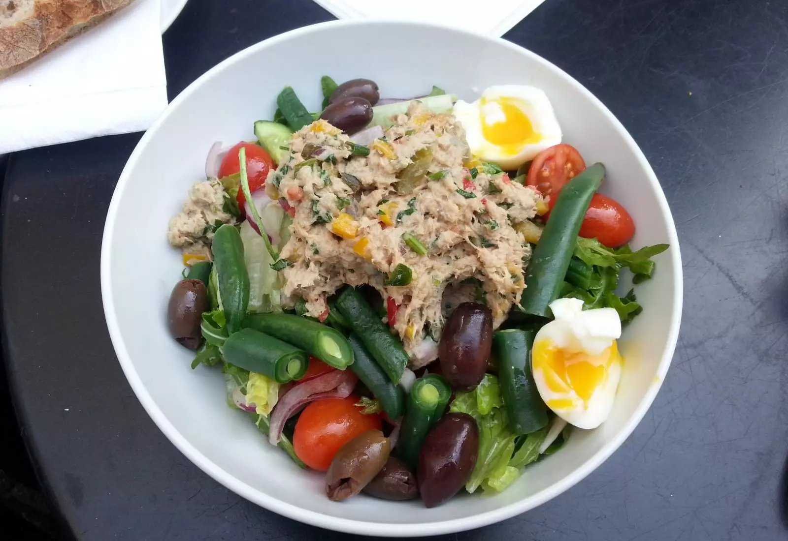 Salát s tuňákem a vajíčkem